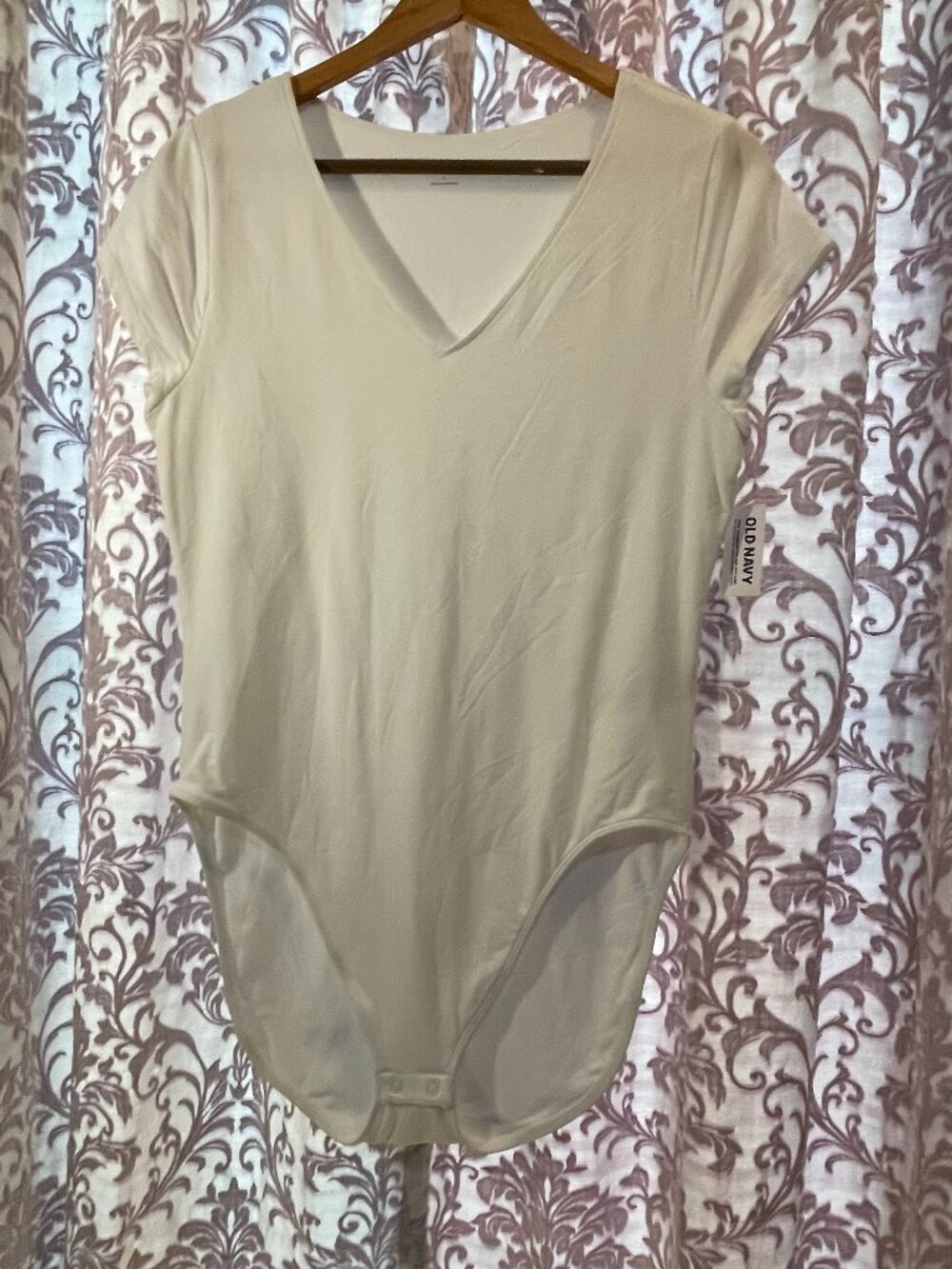 NWT Women's Old Navy Large White V-Neck Cap-Sleeve Bodysuit with 2 Snap Closure